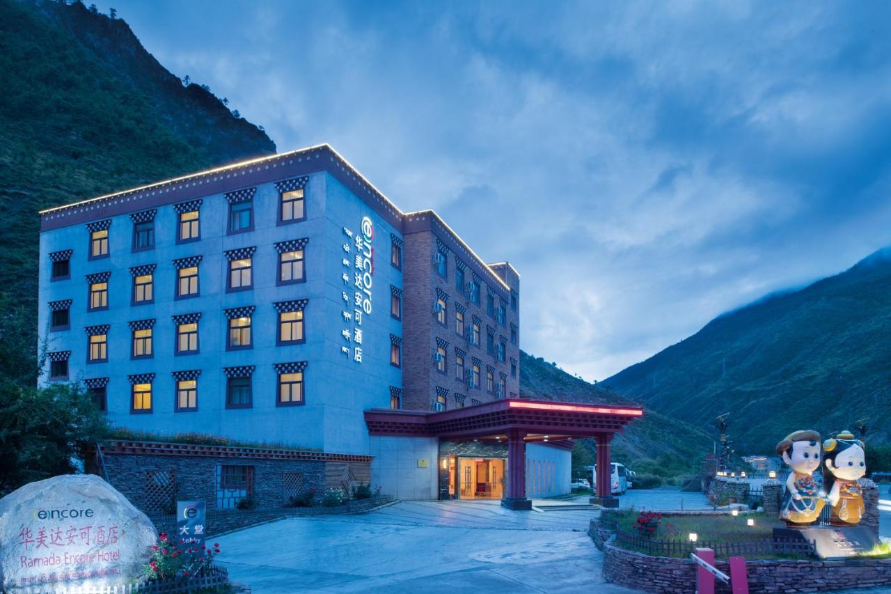 Hotel Ramada Encore Daocheng Yading Esterno foto