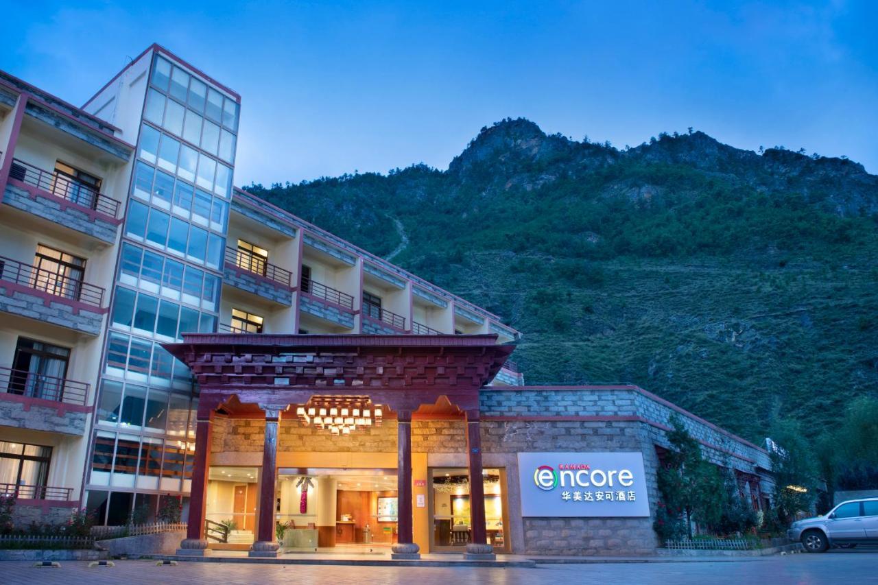 Hotel Ramada Encore Daocheng Yading Esterno foto